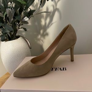 NEVER WORN JustFab Faux Suede Pumps
